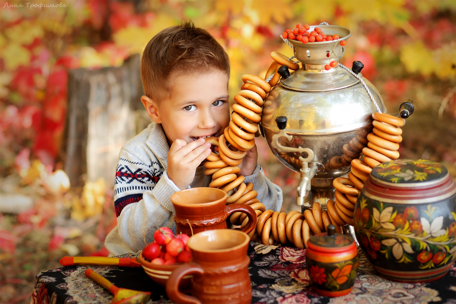 Самая популярная традиция. Самовар Самоварыч. Чаепитие с самоваром и баранками. Осеннее чаепитие. Фотосессия с самоваром.